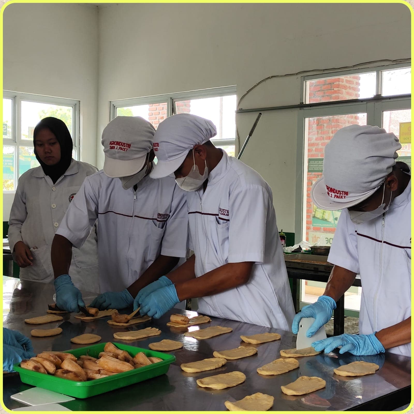 Aphp Smk Roti Kegiatan Hari Ini, Siswa Jurusan APHP Lakukan Pembelajaran di ...